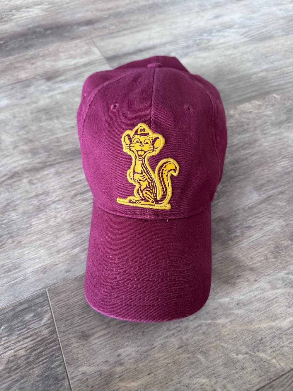 Nike Golden Gophers Vintage Style Maroon Baseball Cap Mascot Embroider